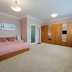 Arboretum Unique View 9 Floor Apartment